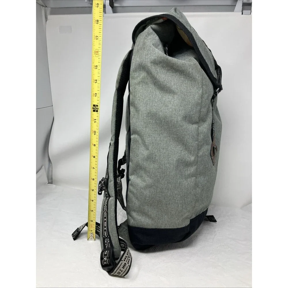 DAKINE TREK 26L Backpack  Gray Canvas Pre-owned and very clean